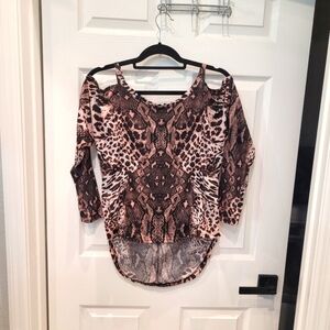 A animal print lightweight off the shoulder long sleeve shirt size medium